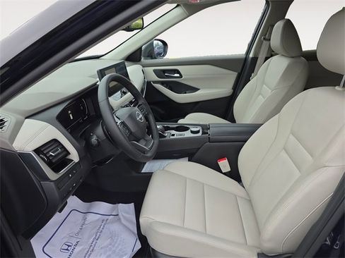 Used 2025 Nissan Rogue SL w/ SL Premium Package image 9