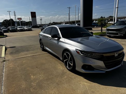Used 2021 Honda Accord Sport image 11