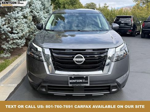 Used 2025 Nissan Pathfinder SV image 2