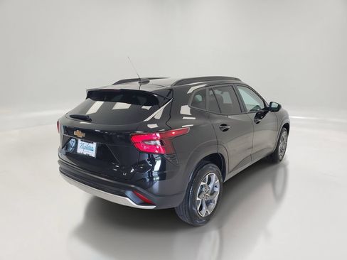 Used 2025 Chevrolet Trax LT FWD image 5