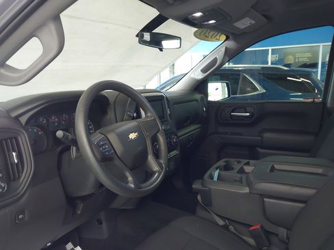 Used 2020 Chevrolet Silverado 1500 Custom w/ Custom Convenience Package AWD/4WD image 2