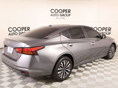 Used 2024 Nissan Altima 2.5 SV AWD/4WD image 19