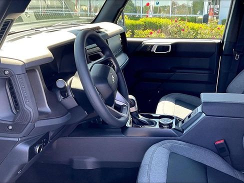 New 2026 Ford Bronco 4-Door AWD/4WD image 9