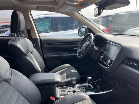 Used 2020 Mitsubishi Outlander ES AWD/4WD image 2