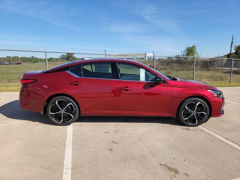 New 2025 Nissan Altima 2.5 SR image 3