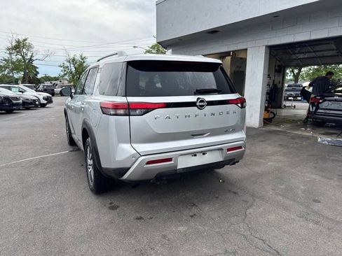 Used 2025 Nissan Pathfinder SL AWD/4WD image 4