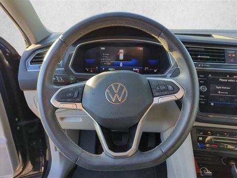 Used 2023 Volkswagen Tiguan SE w/ Panoramic Sunroof Package image 13