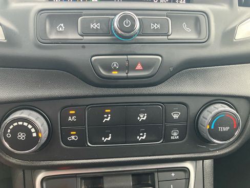 Used 2024 GMC Terrain SLE FWD image 25
