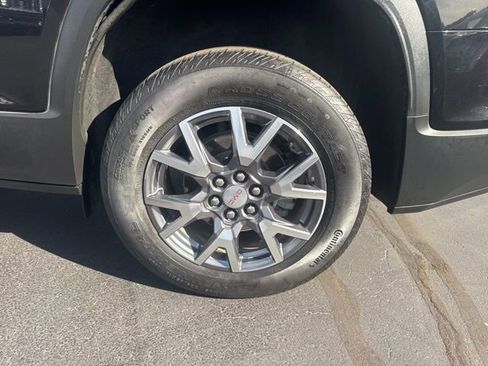 Used 2023 GMC Acadia SLT image 26