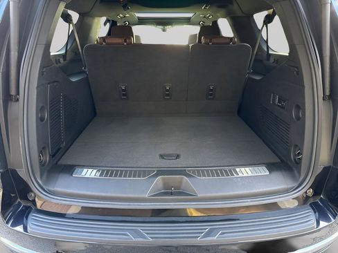 Used 2022 Chevrolet Suburban High Country AWD/4WD image 12