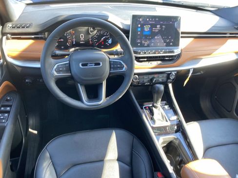 Certified 2025 Jeep Compass Limited image 20