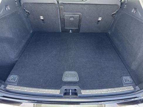 Used 2023 Volvo XC60 B5 Plus image 34