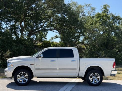 Used 2017 RAM 1500 Laramie w/ Convenience Group AWD/4WD image 3