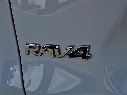 Used 2020 Toyota RAV4 LE w/ All Weather Liner Package AWD/4WD image 30