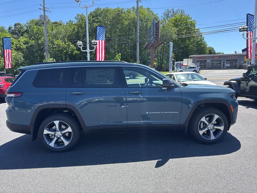 New 2026 Jeep Grand Cherokee L Limited w/ MOPAR Finishing Package AWD/4WD image 4