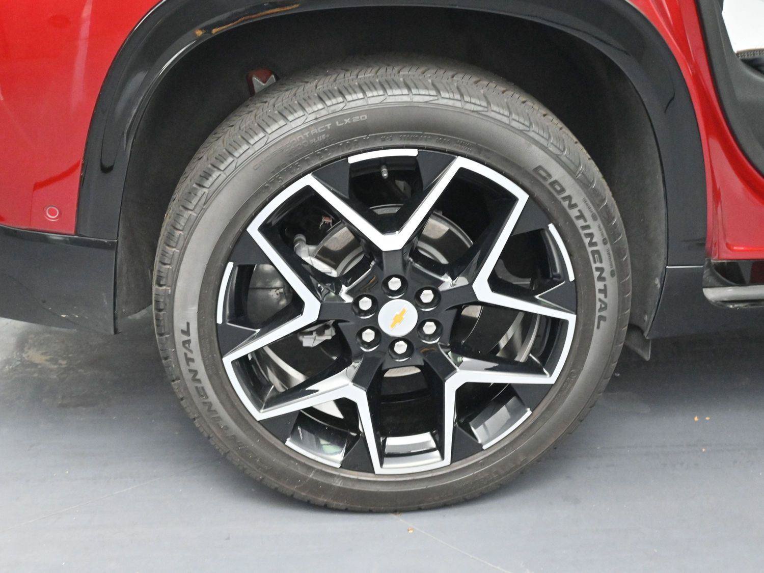Used 2025 Chevrolet Traverse High Country AWD/4WD image 40