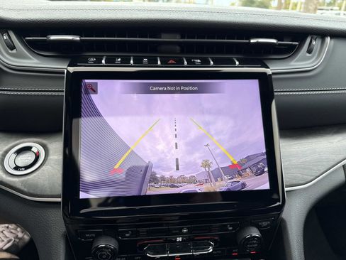 Used 2025 Jeep Grand Cherokee Limited w/ Black Appearance Package image 28