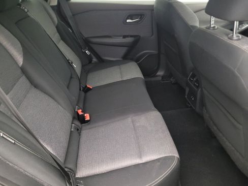 Used 2021 Nissan Rogue SV image 19