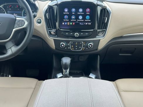 Used 2023 Chevrolet Traverse LT FWD image 3
