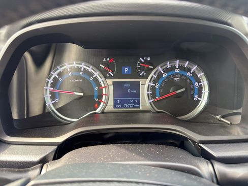 Used 2016 Toyota 4Runner SR5 AWD/4WD image 8