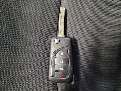 Used 2021 Toyota Corolla LE FWD image 32