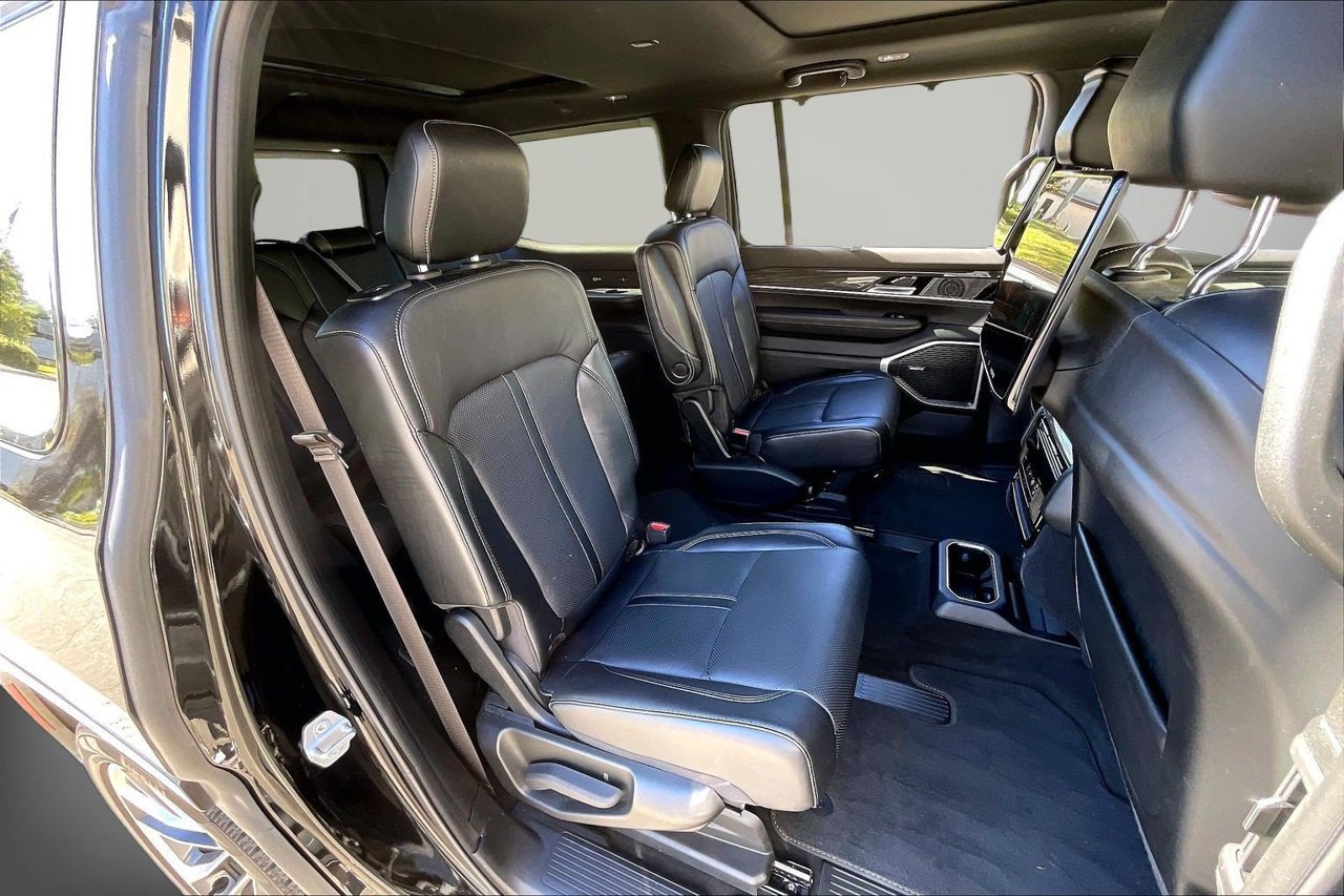 Used 2022 Jeep Wagoneer Series II w/ Convenience Group I AWD/4WD image 25