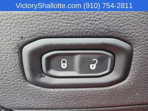 Used 2025 Jeep Wrangler Unlimited Sahara AWD/4WD image 18