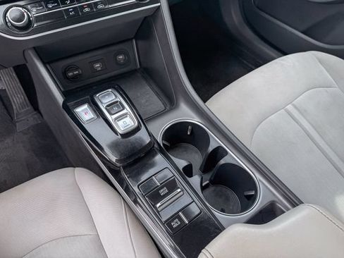 Used 2023 Hyundai Sonata SE w/ Preferred Accessory Package FWD image 16