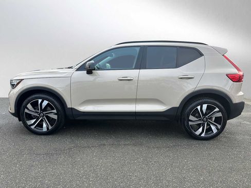 Used 2025 Volvo XC40 B5 Ultra w/ Climate Package image 6