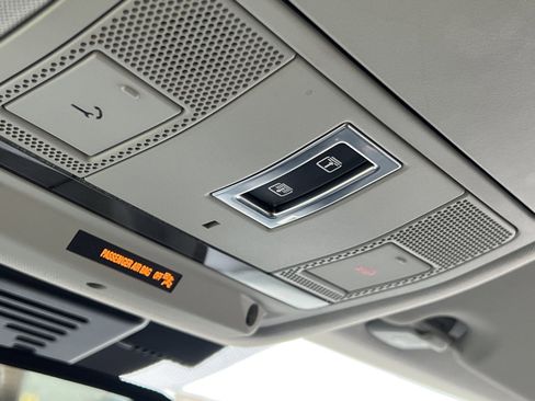 Used 2018 Land Rover Discovery Sport HSE image 31