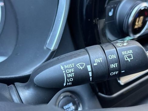 Used 2023 Toyota Highlander XLE FWD image 40