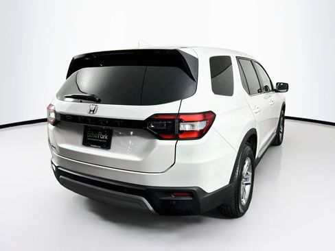 Used 2025 Honda Pilot EX-L image 9