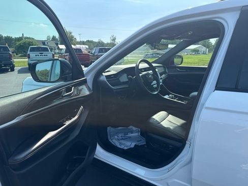 New 2026 Jeep Grand Cherokee L Limited AWD/4WD image 11