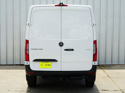 Used 2023 Mercedes-Benz Sprinter 1500 image 41