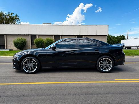 Used 2018 Dodge Charger R/T RWD image 2