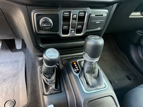 Used 2022 Jeep Wrangler Unlimited Sport AWD/4WD image 13