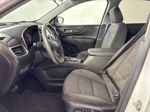 Used 2018 Chevrolet Equinox LT FWD image 2