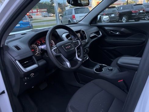 Used 2024 GMC Terrain SLE image 6