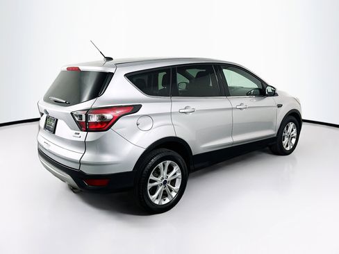 Used 2017 Ford Escape SE image 9