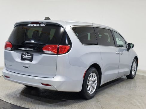 Used 2023 Chrysler Voyager LX image 9