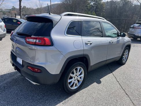 Used 2018 Jeep Cherokee Limited w/ Luxury Group image 7