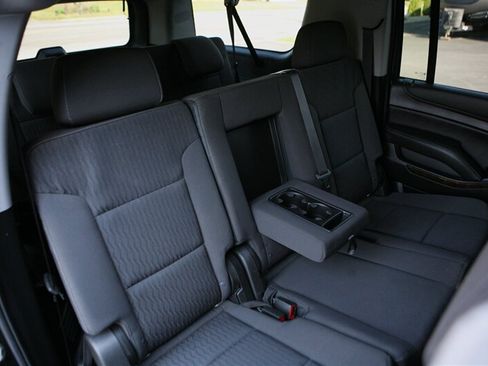 Used 2020 Chevrolet Suburban LS RWD image 18