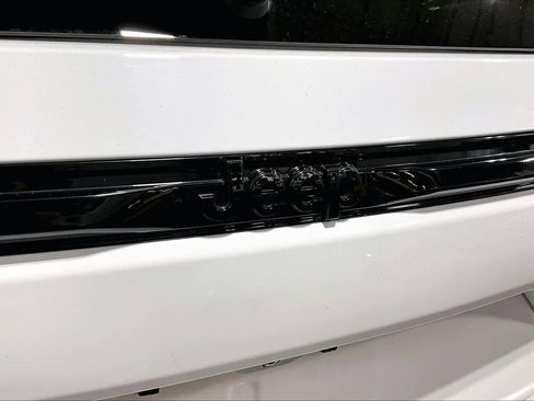 Used 2023 Jeep Grand Cherokee Altitude AWD/4WD image 10