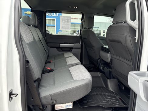 Used 2024 Ford F350 XLT w/ Snow Plow/Camper Package image 18