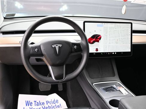 Used 2024 Tesla Model Y Long Range RWD image 34