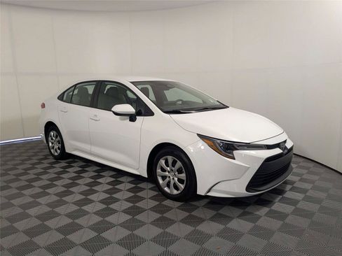Used 2025 Toyota Corolla LE w/ Convenience Package FWD image 4