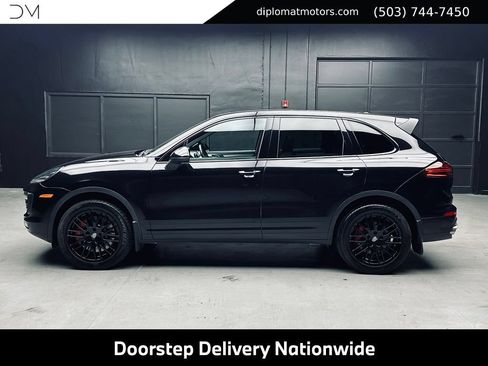 Used 2015 Porsche Cayenne Turbo AWD/4WD image 4