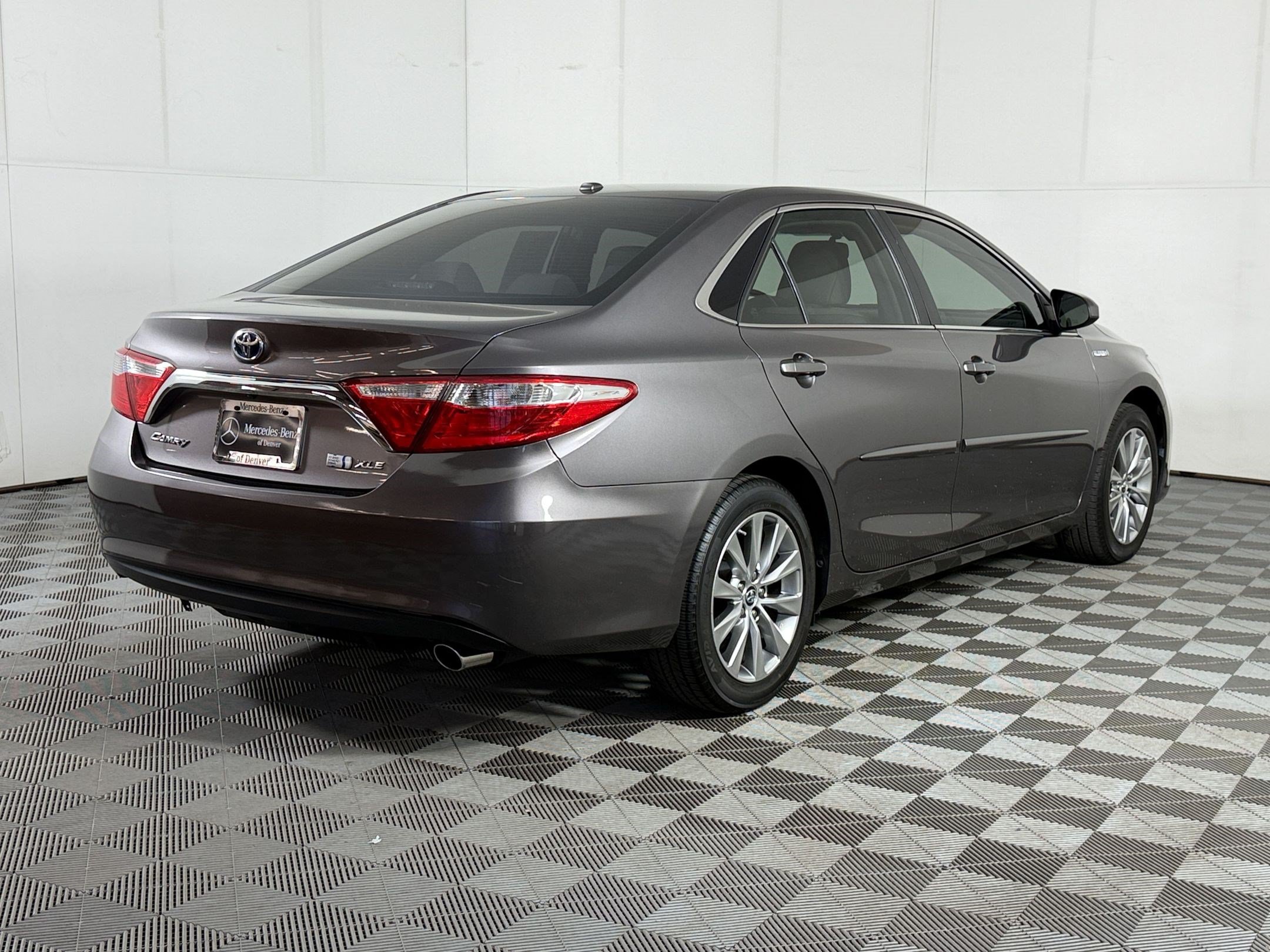 Used 2015 Toyota Camry XLE w/ Moonroof Package FWD image 9
