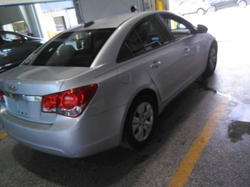 Used 2016 Chevrolet Cruze LS FWD image 3