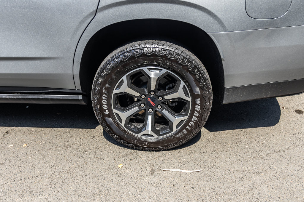 Used 2026 GMC Yukon AT4 w/ AT4 Premium Plus Package AWD/4WD image 16